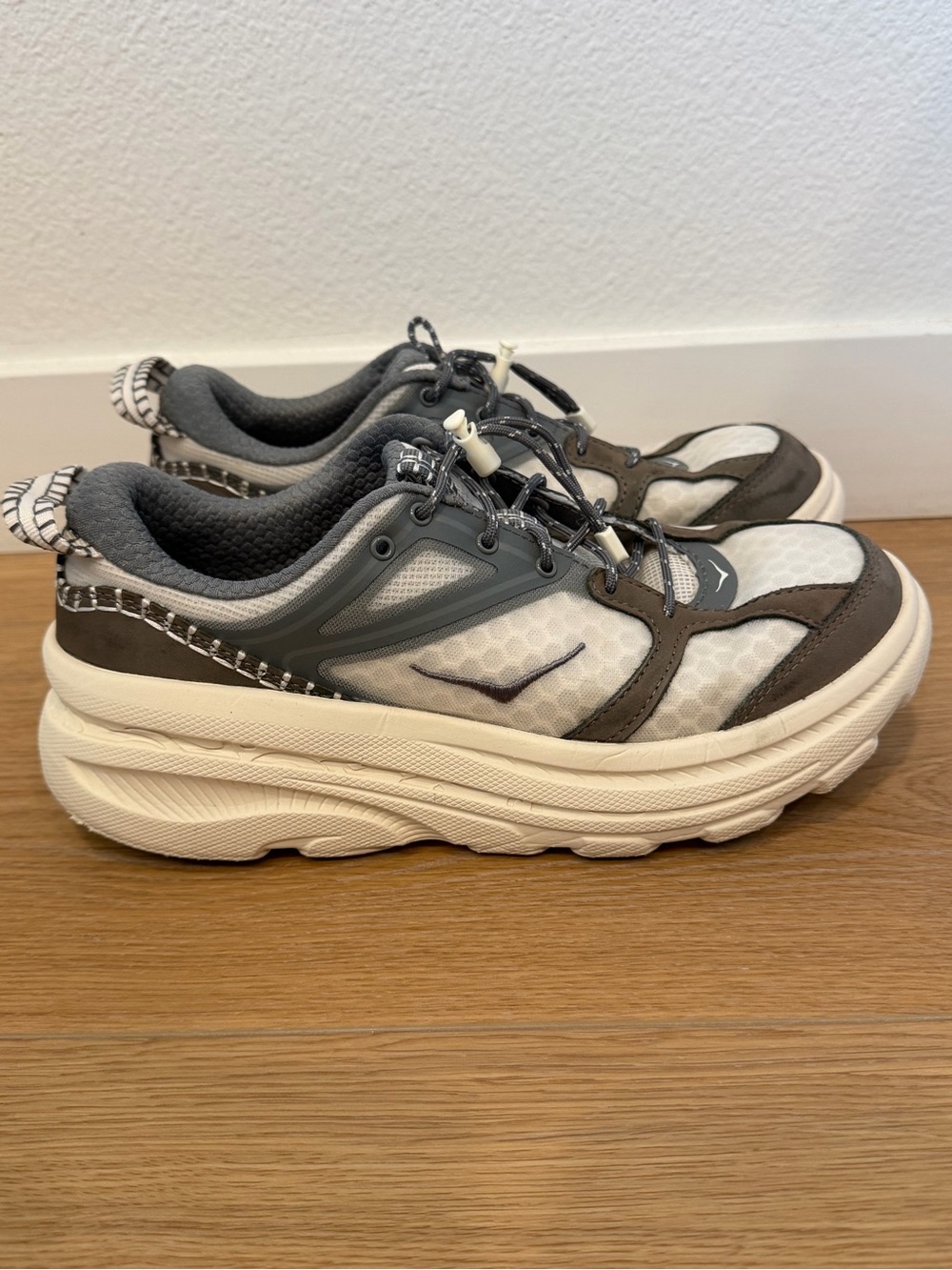 Hoka One One Bondi B3LS Low Top Lace-Up Mesh Sneakers Alabaster women’s